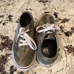 Camouflage vans size: 5.5 youth